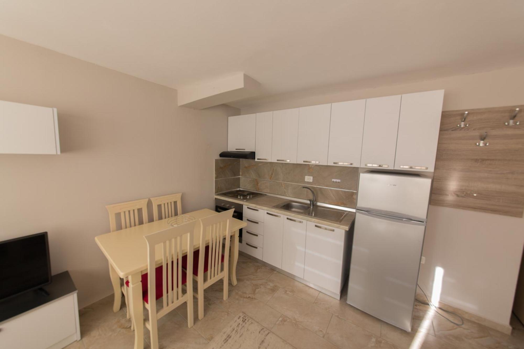 Apartments Qerret Golem  Room photo