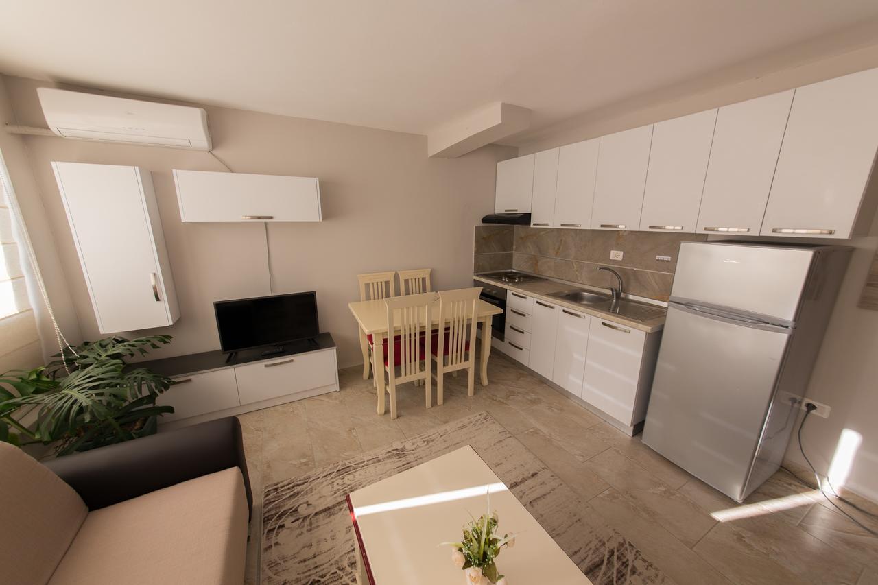 Apartments Qerret Golem  Exterior photo